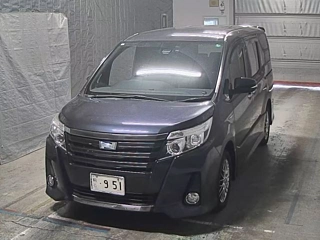 TOYOTA NOAH 2016