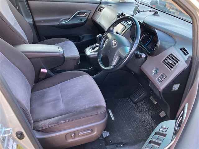 TOYOTA MARK X ZIO 2010