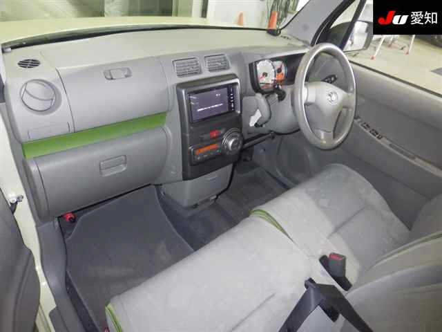 TOYOTA PIXIS SPACE 2016