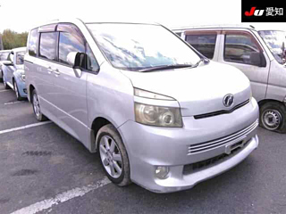TOYOTA VOXY 2009
