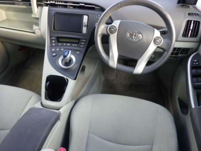 TOYOTA PRIUS 2011