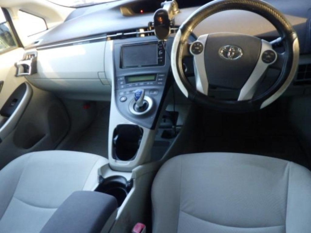 TOYOTA PRIUS 2011