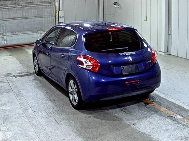PEUGEOT 208 2014