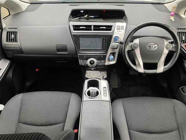 TOYOTA PRIUS ALPHA 2015