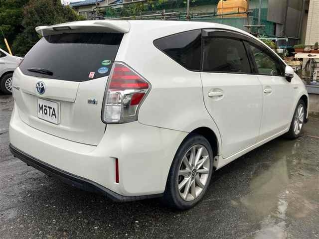 TOYOTA PRIUS ALPHA 2015