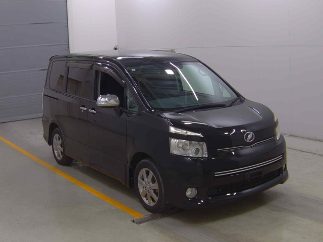 TOYOTA VOXY 2009