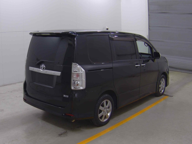 TOYOTA VOXY 2009