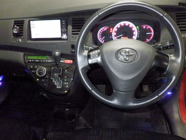 TOYOTA ISIS 2012