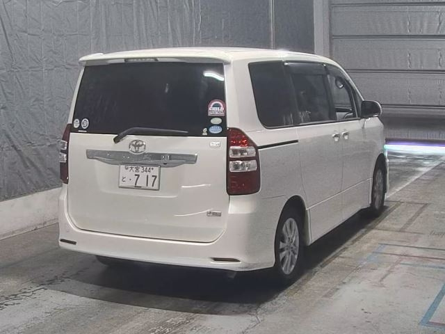 TOYOTA NOAH 2012