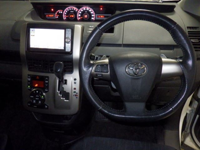 TOYOTA NOAH 2012