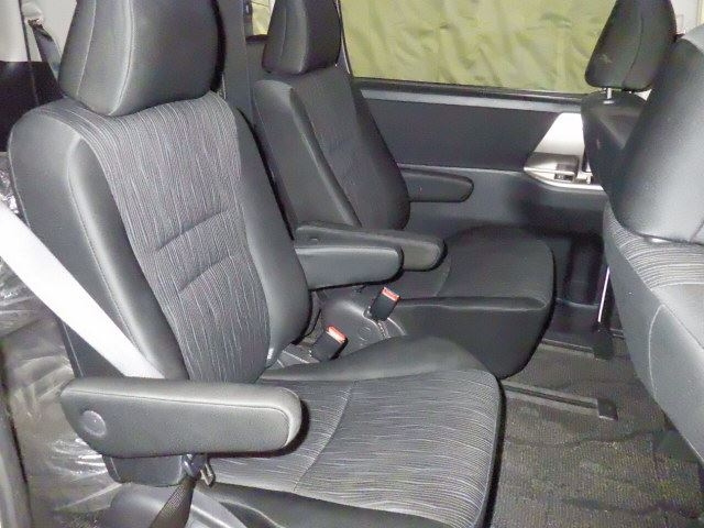 TOYOTA NOAH 2012