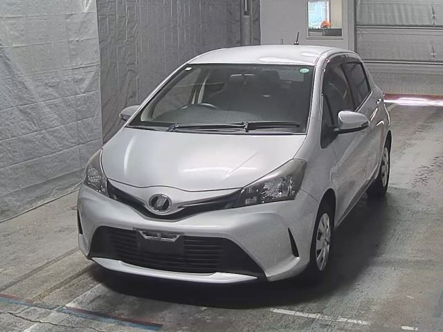 TOYOTA VITZ 2015