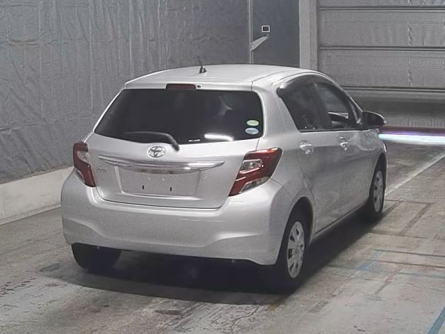 TOYOTA VITZ 2015