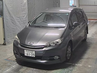 TOYOTA WISH 2013