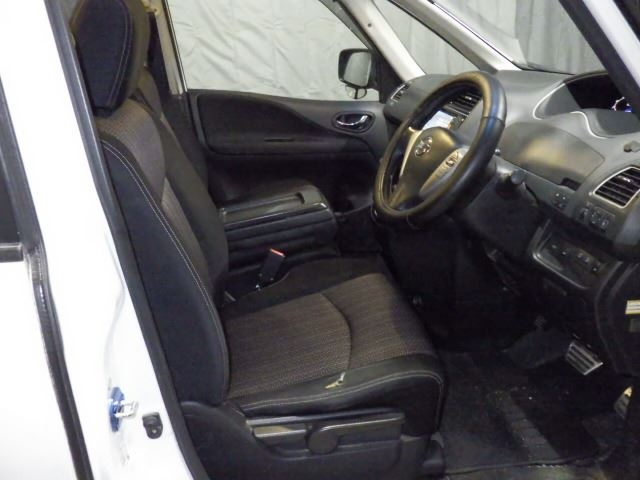 NISSAN SERENA 2014