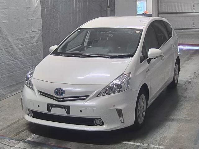 TOYOTA PRIUS ALPHA 2012