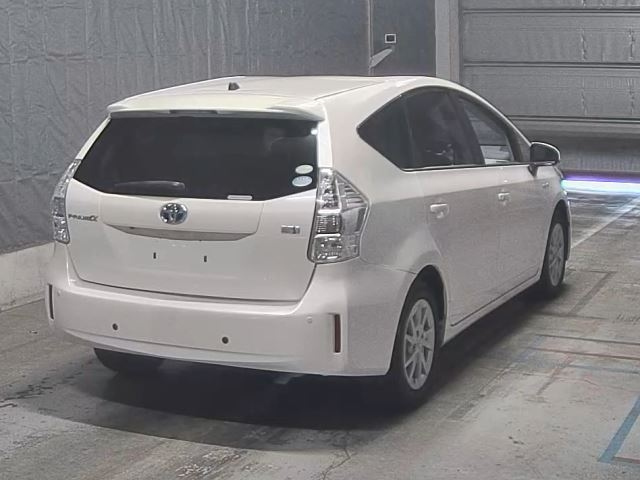 TOYOTA PRIUS ALPHA 2012