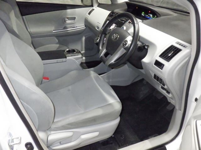 TOYOTA PRIUS ALPHA 2012