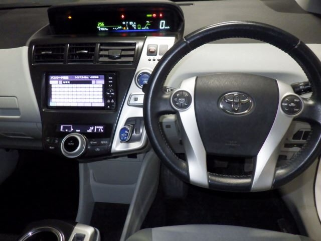 TOYOTA PRIUS ALPHA 2012