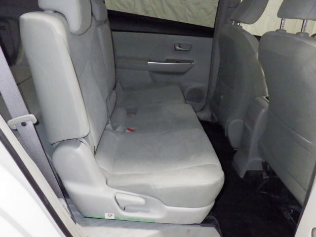 TOYOTA PRIUS ALPHA 2012