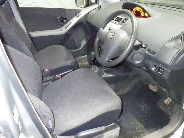 TOYOTA VITZ 2008