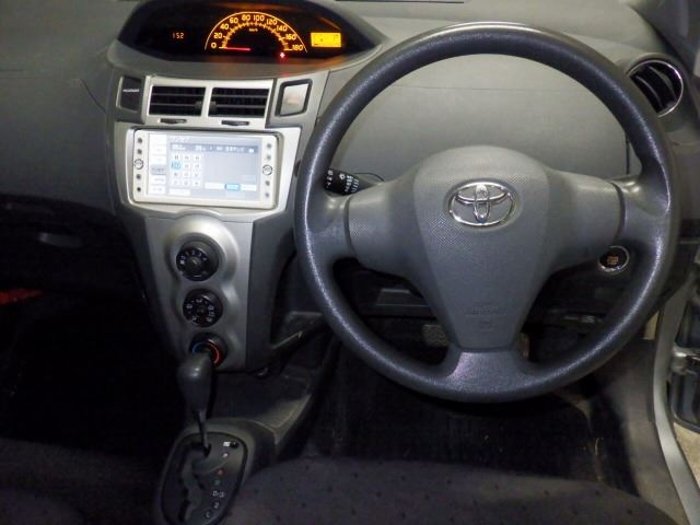 TOYOTA VITZ 2008