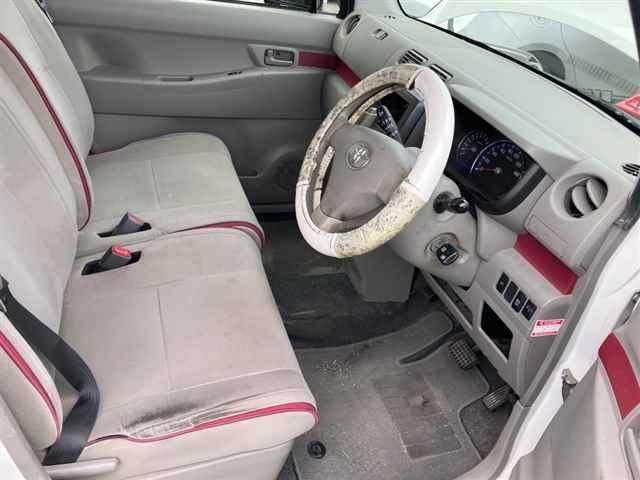 TOYOTA PIXIS SPACE 2012