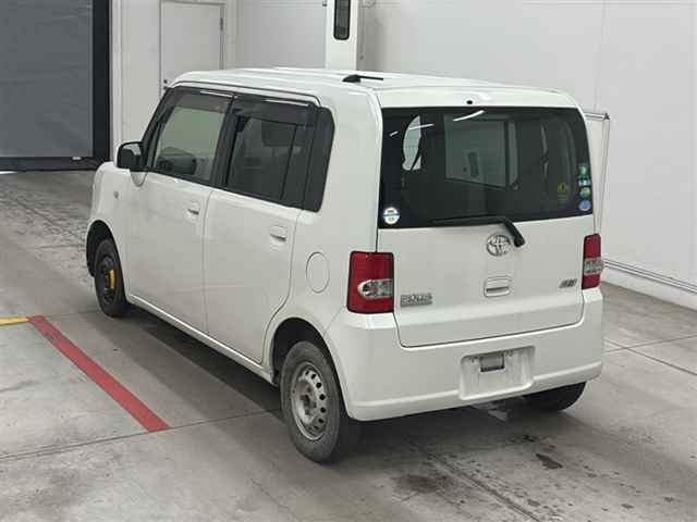 TOYOTA PIXIS SPACE 2012