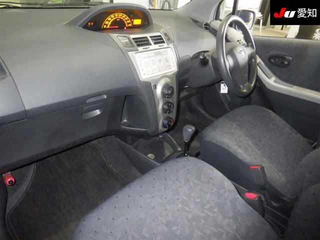 TOYOTA VITZ 2010