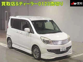 MITSUBISHI DELICA D2 2011