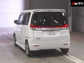 MITSUBISHI DELICA D2 2011