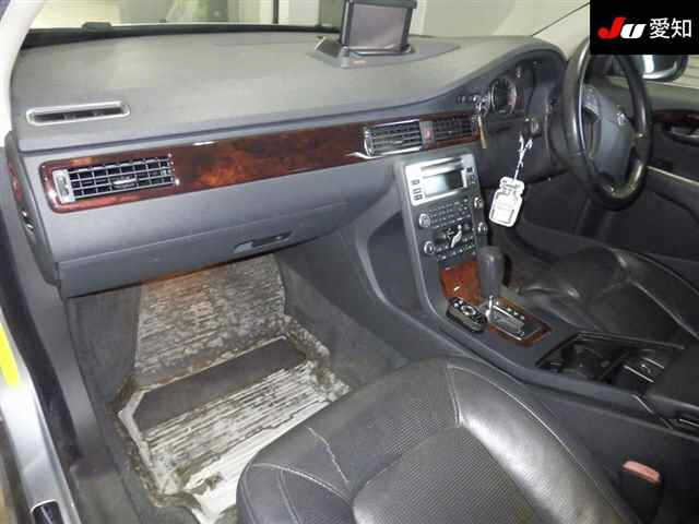 VOLVO V70 2008