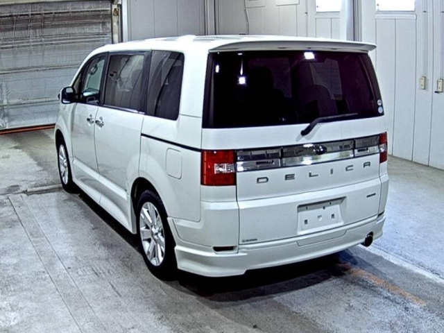 MITSUBISHI DELICA D5 2011