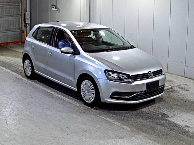 VOLKSWAGEN POLO 2015