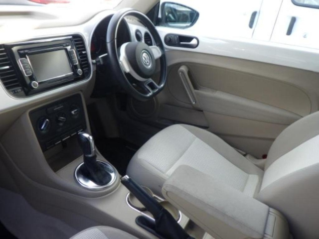 VOLKSWAGEN THE BEETLE 2012