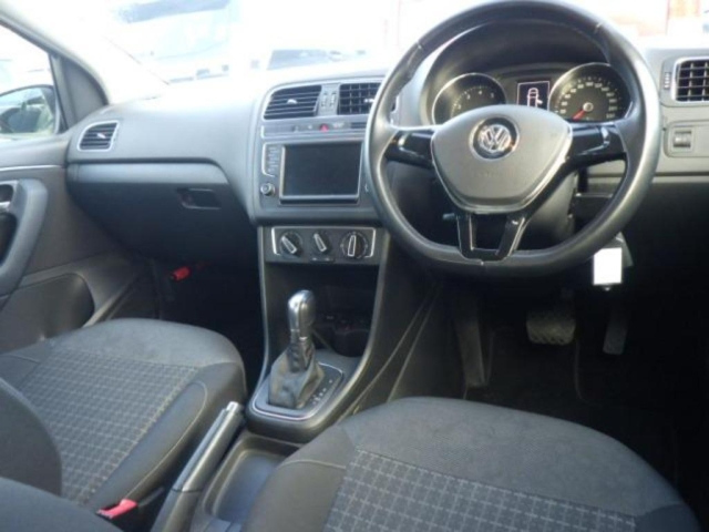 VOLKSWAGEN POLO 2015