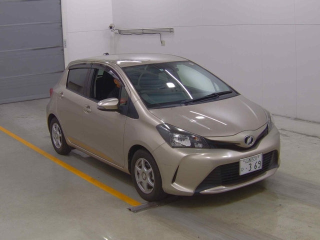 TOYOTA VITZ 2016
