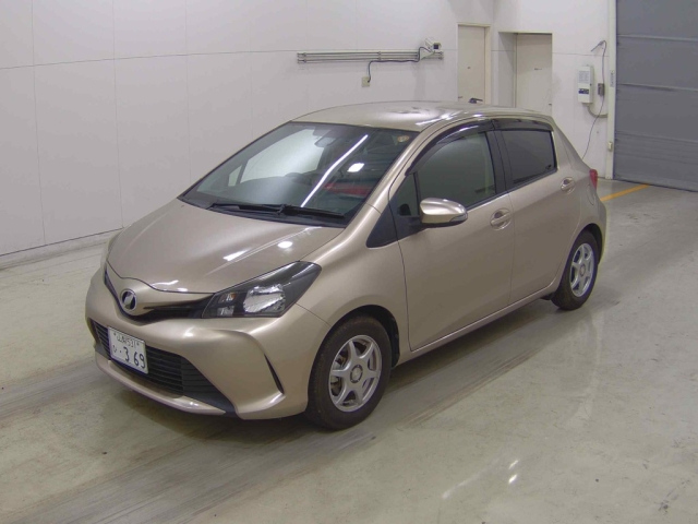 TOYOTA VITZ 2016