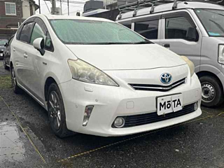 TOYOTA PRIUS ALPHA 2011