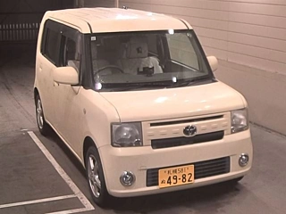 TOYOTA PIXIS SPACE 2011