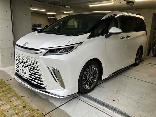 LEXUS LM 2025