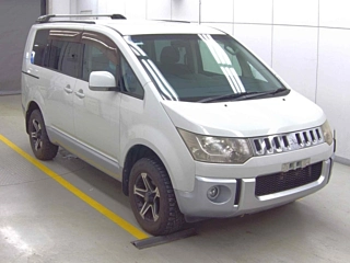 MITSUBISHI DELICA D5 2011