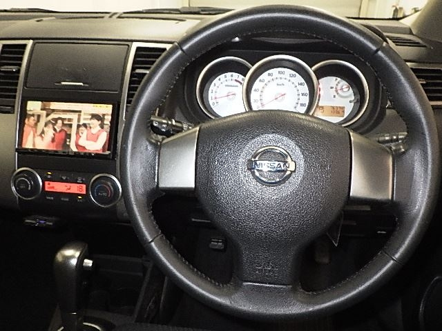 NISSAN TIIDA 2009