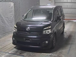 TOYOTA VOXY 2010
