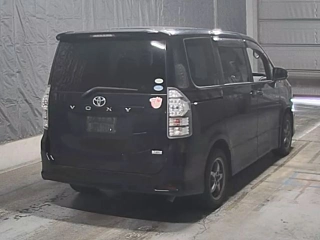 TOYOTA VOXY 2010