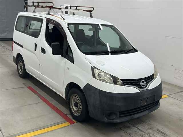 NISSAN NV200 2011