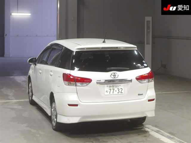 TOYOTA WISH 2010