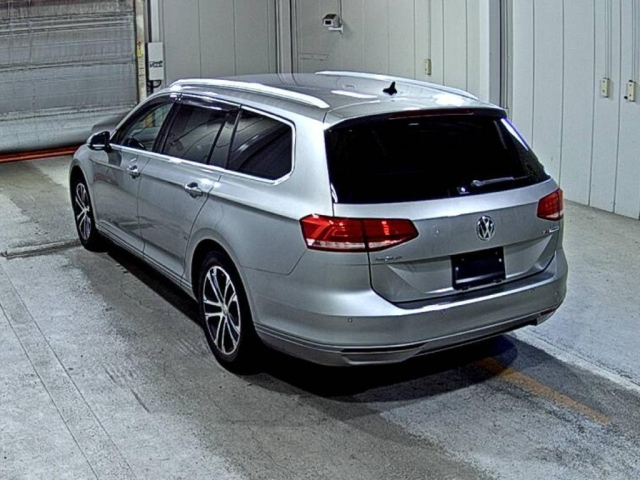 VOLKSWAGEN PASSAT VARIANT 2016