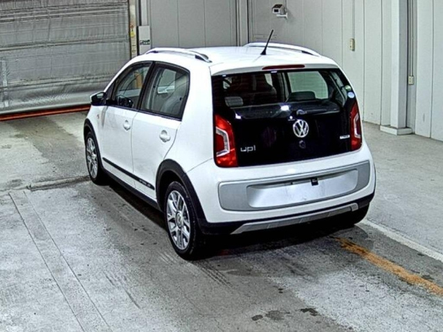 VOLKSWAGEN UP 2015