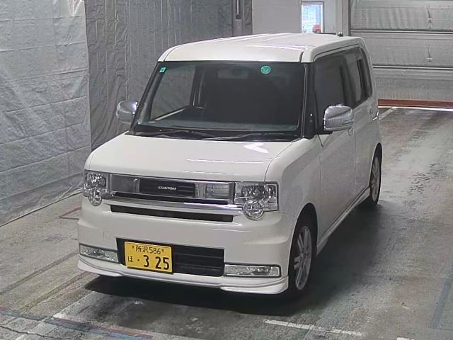 TOYOTA PIXIS SPACE 2015